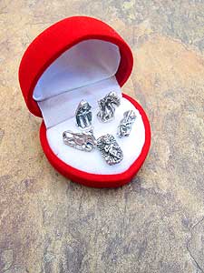 SS387R - Red Velvet Heart with Nativity Scene