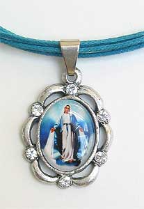 MEDS1002 Color Medallion on String with Metal Clasp.