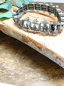 6447-5 Silver Tone Stretchable  Bracelet