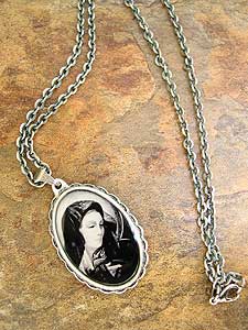 11201-1 Antique Patina B&W Medallion