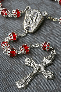 RSS13-L01 Double Cap Red Glass Silver Tone Rosary