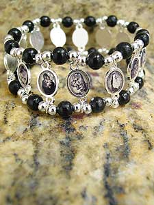 BRA01-01 Stretchable Bracelet With Black Wooden Beads