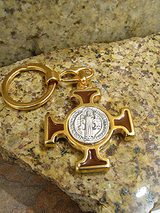 BZE355 Golden Tone St Benedict keychain